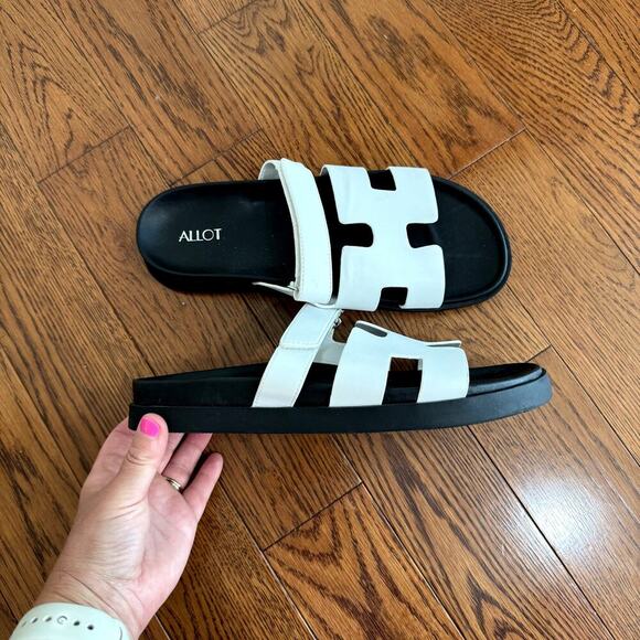 NWOT Cute White Sandals for Summer Flats Women's Size 8 - Never worn! - Picture 3 of 3
